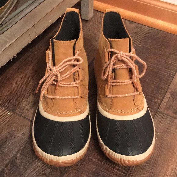 🐬Sorel Out N About Waterproof Brown and Black Boots - Picture 2 of 13